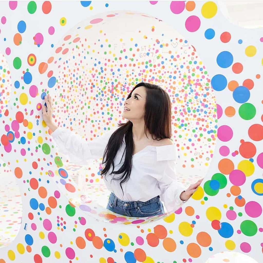 A visitor to the Rabbit Town museum in Indonesia poses in a faux-Kusama installation. Image courtesy of Instagram.