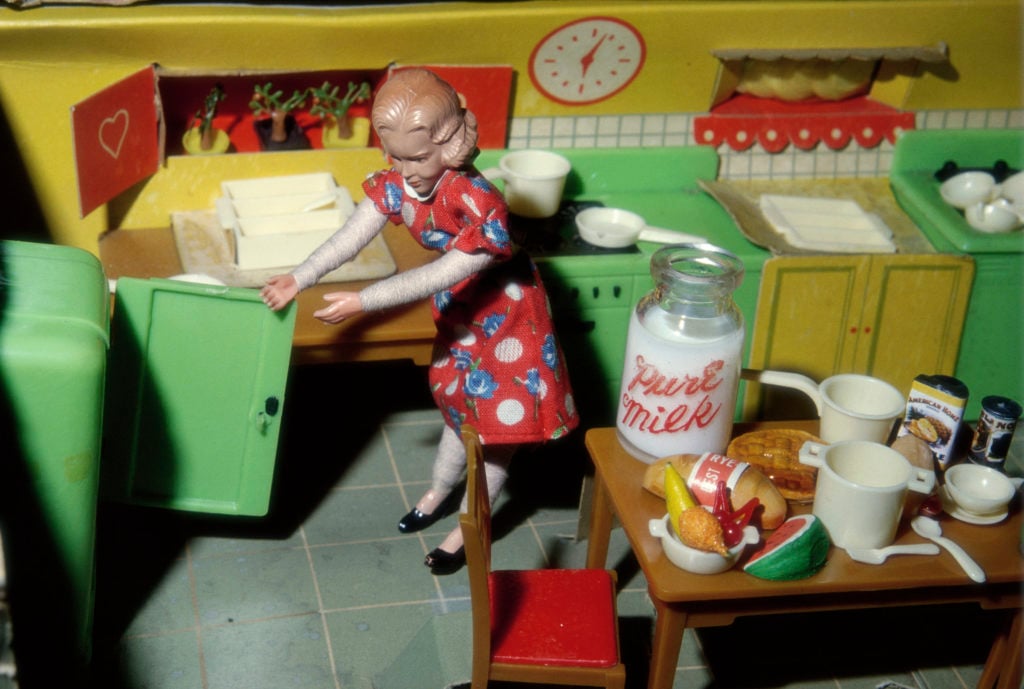 Laurie Simmons, <em>Woman Opening Refrigerator/Milk in the Middle</em> (1978). Photo courtesy of of the artist and Salon 94, New York.