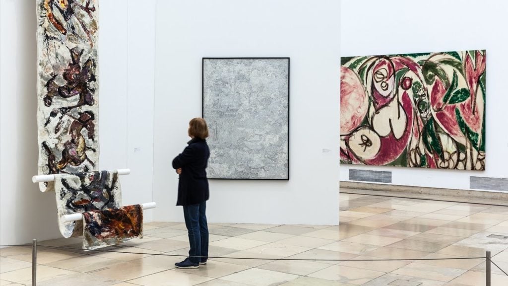 Installation view of "Postwar: Art Between the Pacific and the Atlantic, 1945–1965" at the Haus der Kunst. Image courtesy Haus der Kunst.