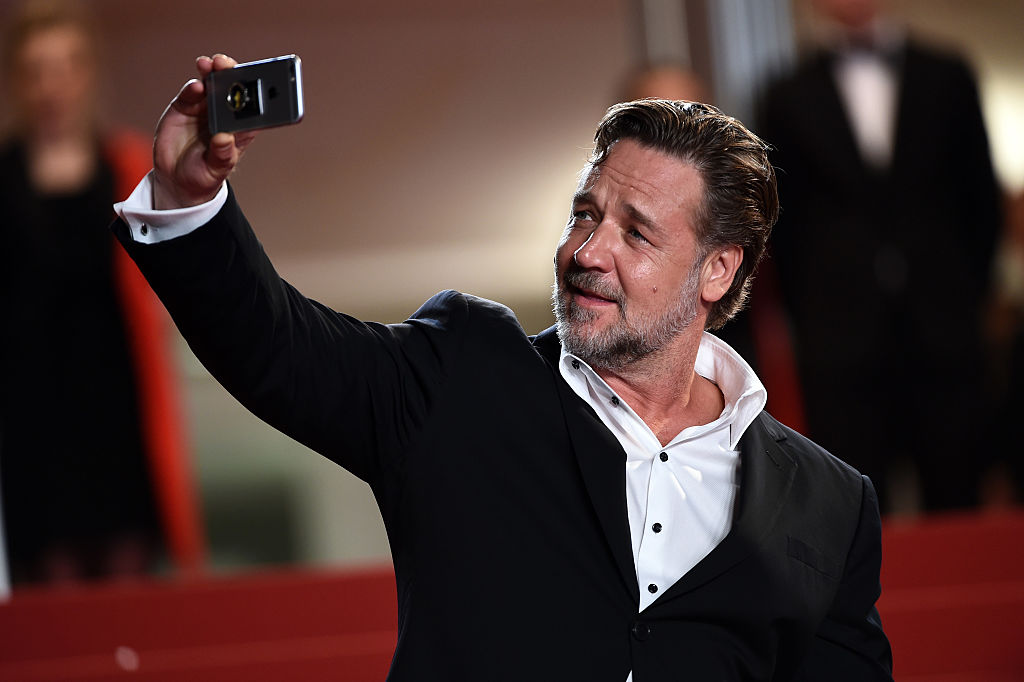 Russell Crowe Puts the News on Paper, and Other Artifacts - The