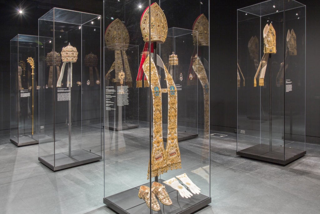 Installation view of "Heavenly Bodies" at the Met Fifth Avenue, Carl and Iris Apfel Gallery, Anna Wintour Costume Center. On loan from the collection of the Liturgical Celebrations of the Supreme Pontiff, Papal Sacristy, Vatican City. Photo courtesy of the Metropolitan Museum of Art. 