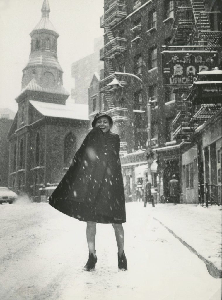 Bill Cunningham, <em>Toni “Suzette” Cimino in New York City</em> (1974). Photo courtesy of the New-York Historical Society Library, Melanie Tinnelly Collection of Photographs of or by Bill Cunningham and Toni “Suzette” Cimino.
