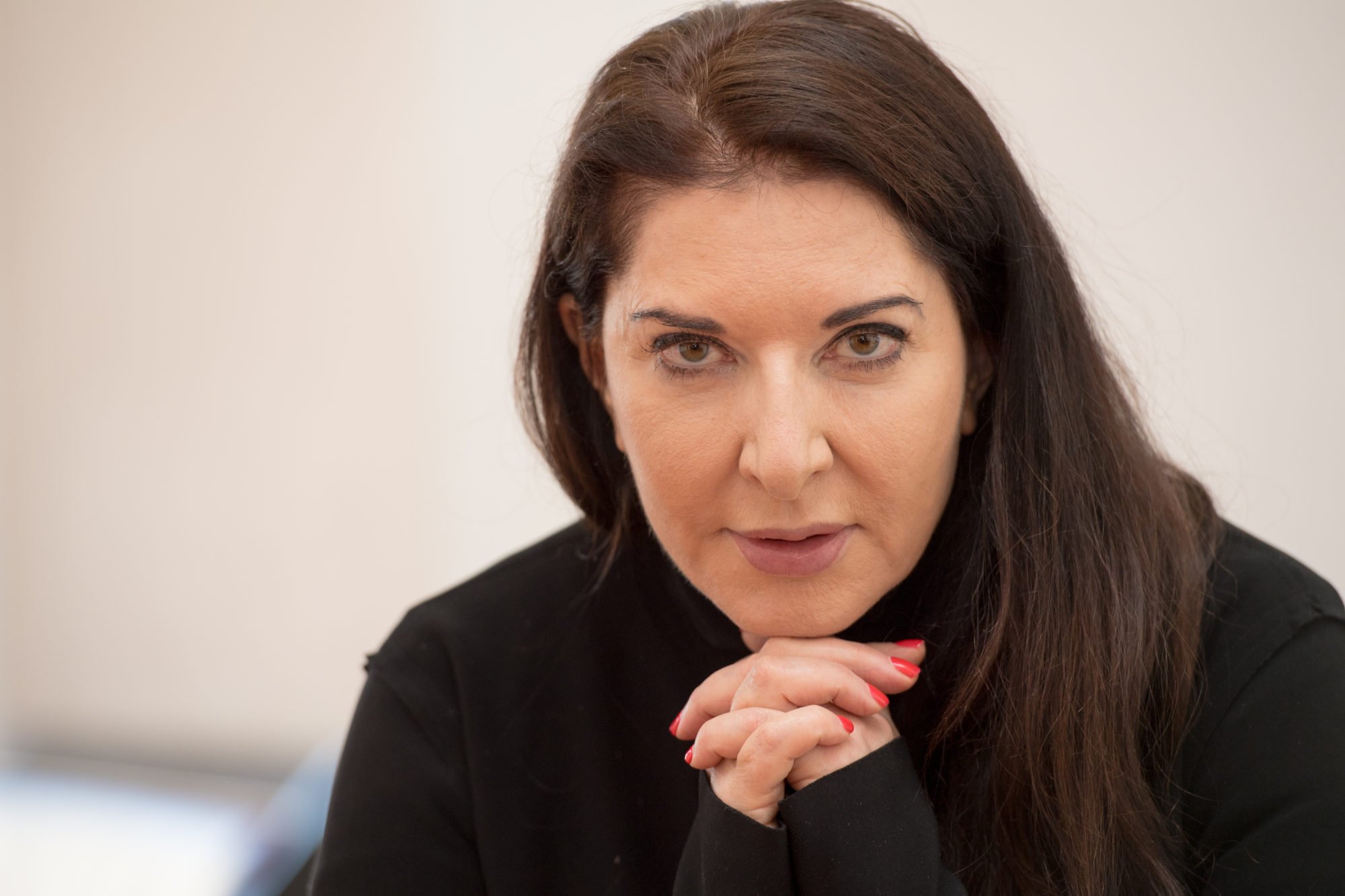 Marina Abramović. Photo by Bastian Geza Aschoff, 2018, ©Kunst- und Ausstellungshalle der Bundesrepublik Deutschland GmbH.