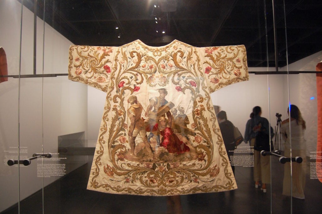 Dalmatic of Pius IX, Italian, (1854–56) White silk gros de Tours embroidered with gold and silver metal thread, gold tinsel, gold studs, and gold paillettes. On loan from the Collection of the Liturgical Celebrations of the Supreme Pontiff, Papal Sacristy, Vatican City. Photo by Sarah Cascone.