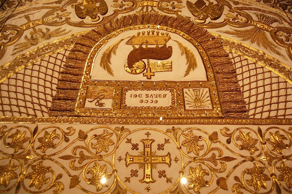 Detail of the Cope of Benedict XV, 1918. Image © The Metropolitan Museum of Art. Courtesy of the Collection of the Liturgical Celebrations of the Supreme Pontiff, Papal Sacristy, Vatican City. Photo by Sarah Cascone.