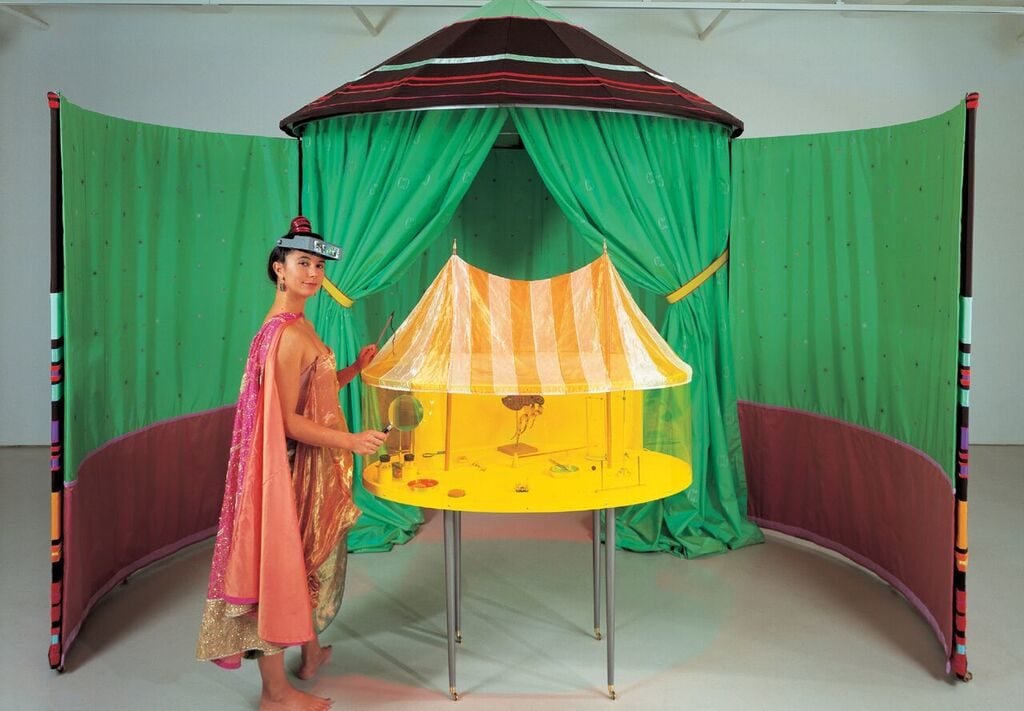 Maria Fernanda Cardoso, with Ross Rudesch Harley, <I>Circo de pulgas Cardoso (Cardoso Flea Circus)</i> (1997). ©MARIA FERNANDA CARDOSO AND ROSS RUDESCH HARLEY, DISTRIBUTED BY VIDEO DATA BANK/COURTESY HUNTER COLLEGE, VIDEO DATA BANK, SCHOOL OF THE ART INSTITUTE OF CHICAGO/EL MUSEO DEL BARRIO, NEW YORK/COMMISSIONED BY THE FABRIC WORKSHOP AND MUSEUM, PHILADELPHIA. Courtesy of El Museo del Barrio.
