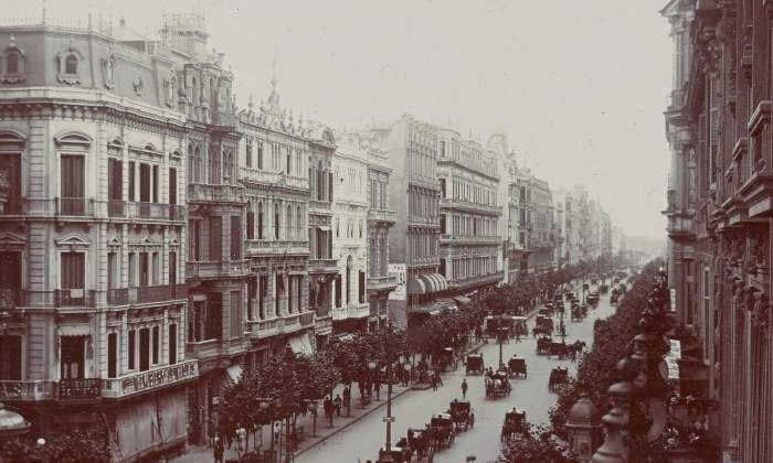 Avenida de Mayo in Buenos Aires (1914). Photo courtesy of the Getty Research Institute).