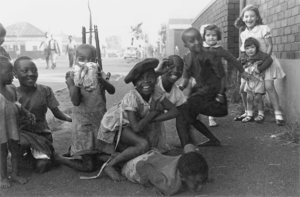 David Goldblatt, <i>Children on the border between Fietas and Mayfair, Johannesburg</i> (circa 1949)