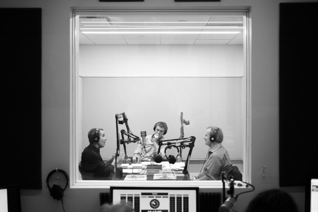 Jeff Koons, Lucas Zwirner, and Luke Syson (left to right) recording the first episode of David Zwirner's podcast, Dialogues. Image courtesy of David Zwirner.