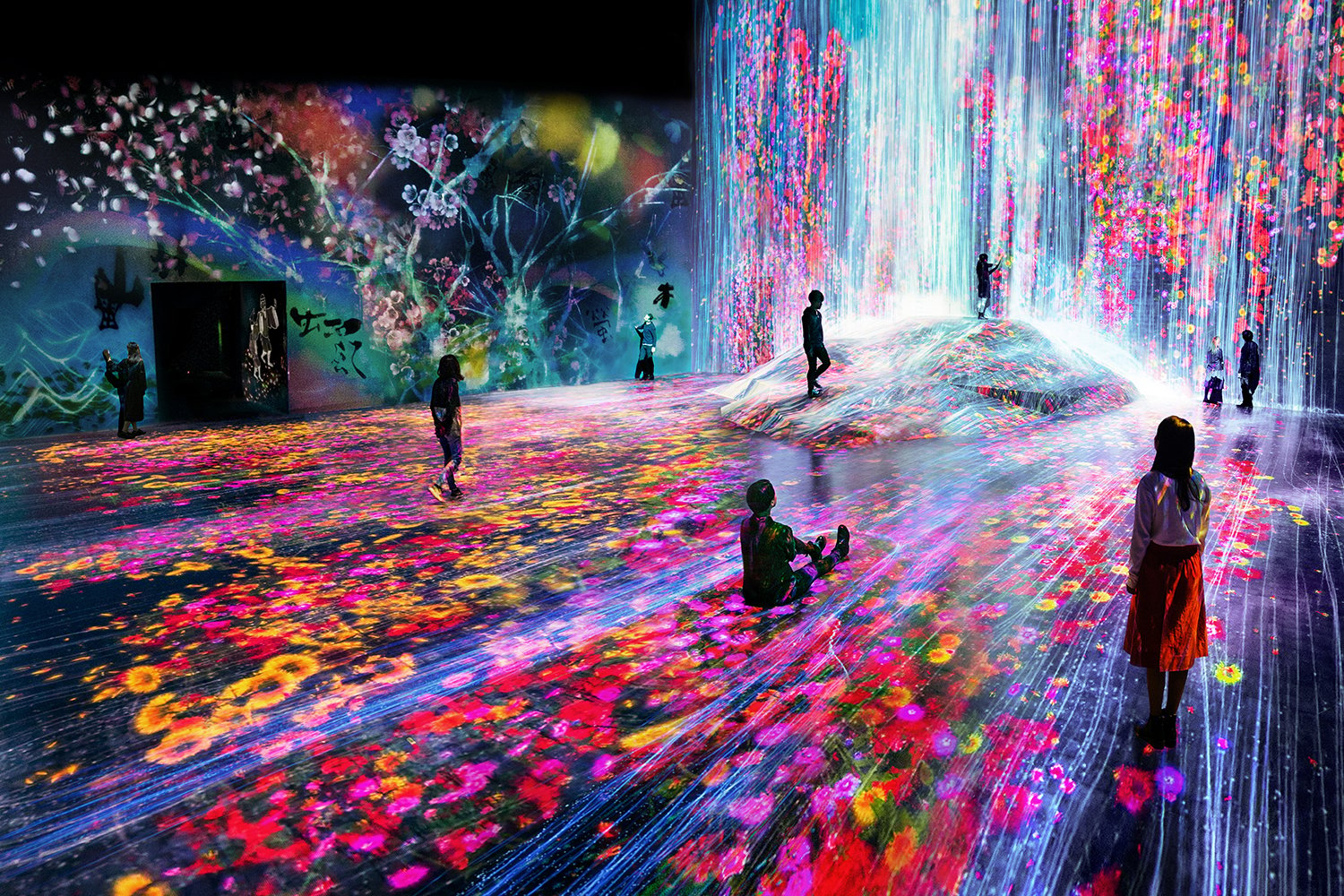 Japanese Art Collective TeamLab Is Bringing Its High-Tech Immersive Art  Experiences to New York