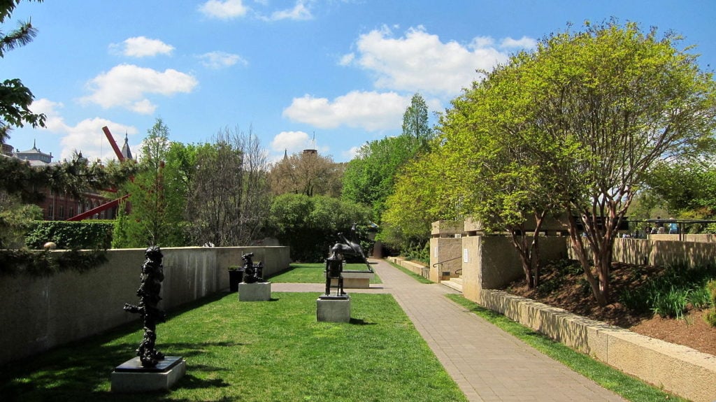 The Hirshhorn Museum’s Sculpture Garden. Photo by Creative Commons <a href=https://creativecommons.org/licenses/by-sa/3.0/deed.en target="_blank" rel="noopener">Attribution-Share Alike 3.0 Unported license.