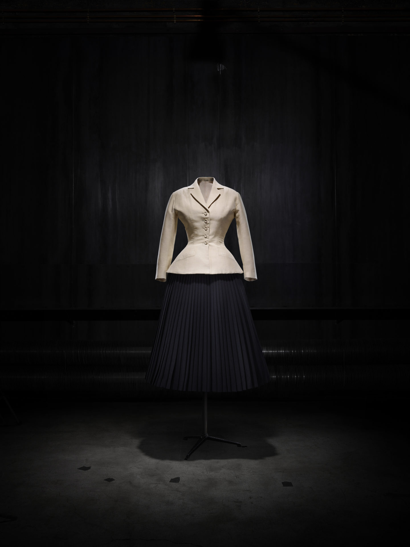 In an Era of Blockbuster Fashion Exhibitions, the Christian Dior Survey ...