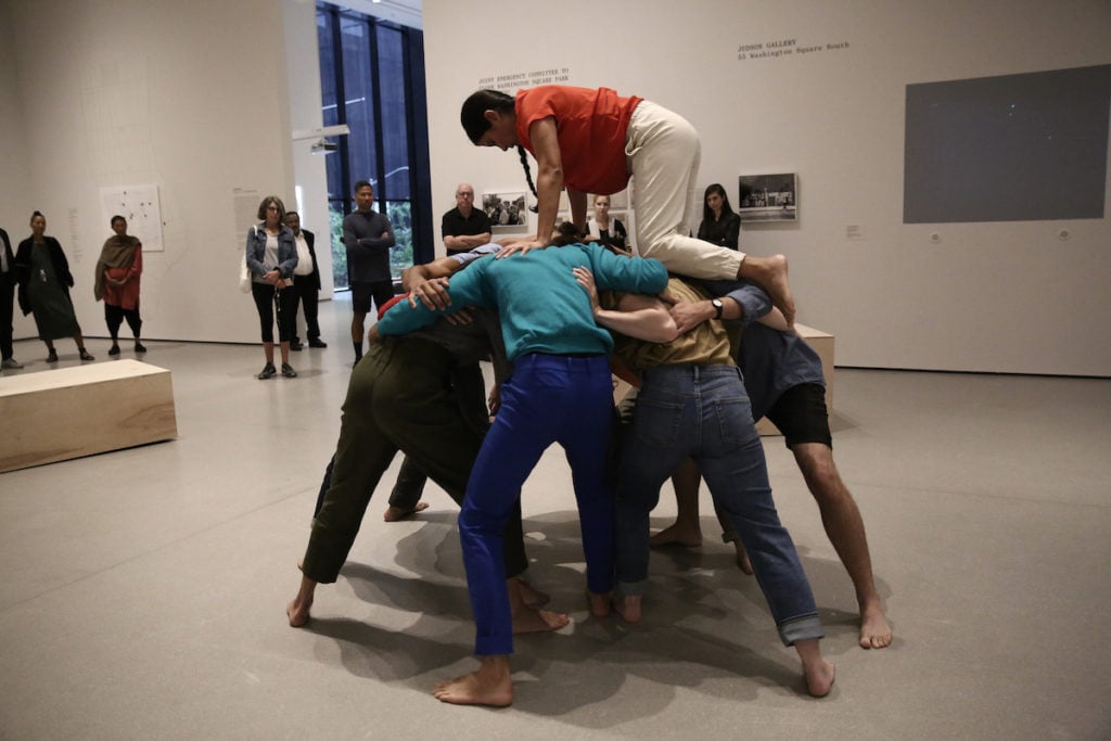 Simone Forti, Huddle (1961). Performance. Performed in “Judson Dance Theater: The Work Is Never Done,” The Museum of Modern Art. Performers: Martita Abril (top), Vanessa Vargas, Alexis Ruiseco-Lombera, Lindsay Londs Reuter, Samuel Hanson, Christiana Cefalu, Elizabeth Hart, Laura Pfeffer, Miguel Ángel Guzmán. Digital image © 2018 The Museum of Modern Art, New York. Photo: Paula Court.