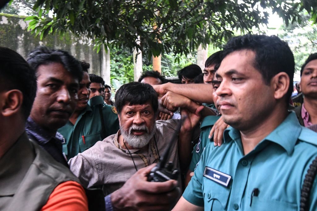 Activists and photographer Shahidul Alam arrives surrounded by policemen for an appearance in a court, in Dhaka on August 6, 2018. Photo courtesy Munir Uz Zaman/AFP/Getty Images.