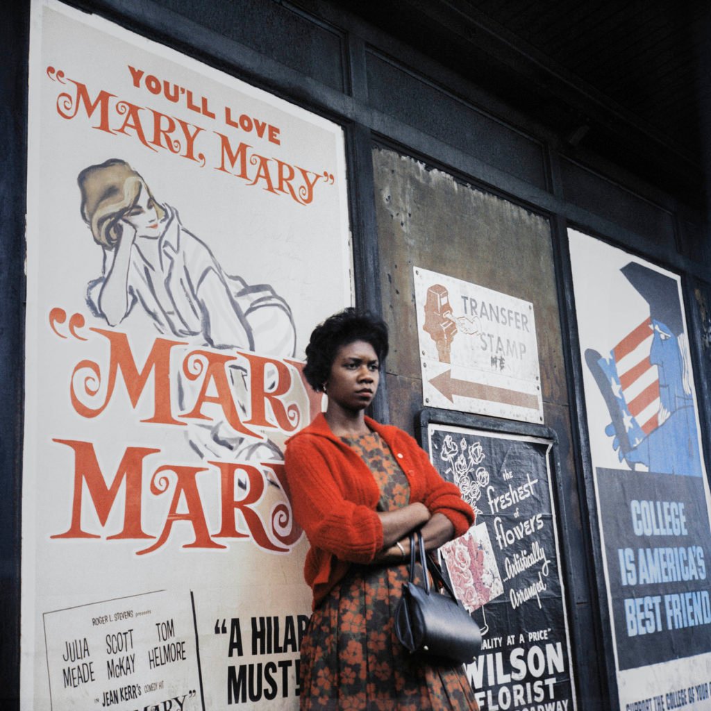 Vivian Maier, <i>Chicago, 1962</i> (1962). © Estate of Vivian Maier, courtesy Maloof Collection and Howard Greenberg Gallery, NY. 