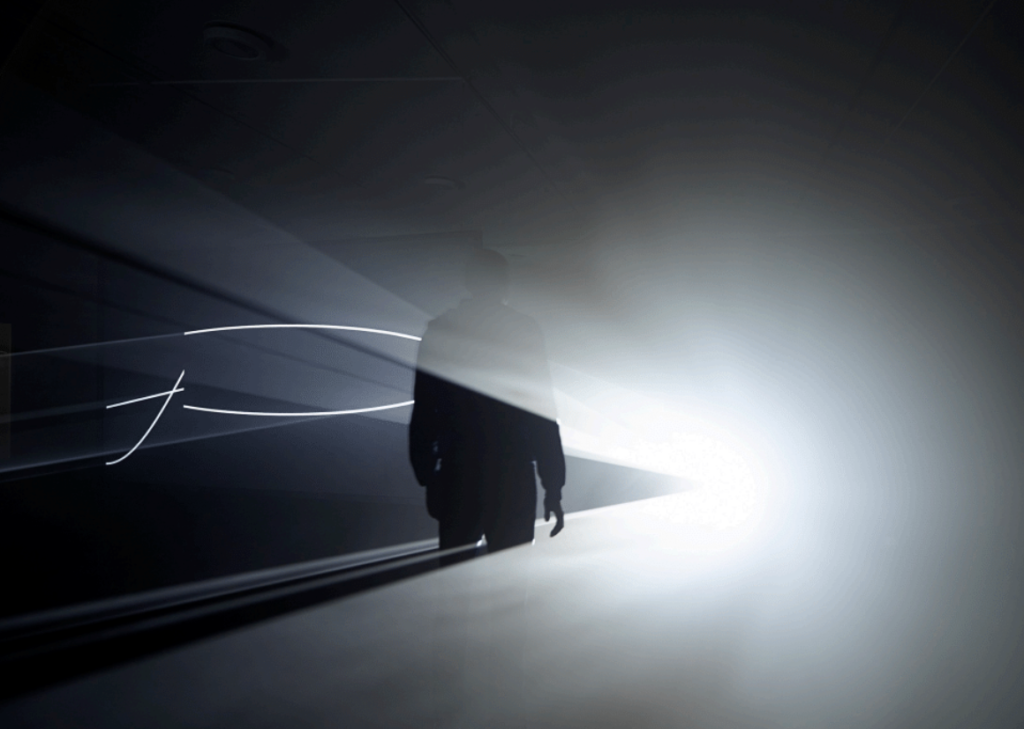 Anthony McCall, <em>Face to Face II</em> (2013). installation view. Photo courtesy of Sean Kelly. 
