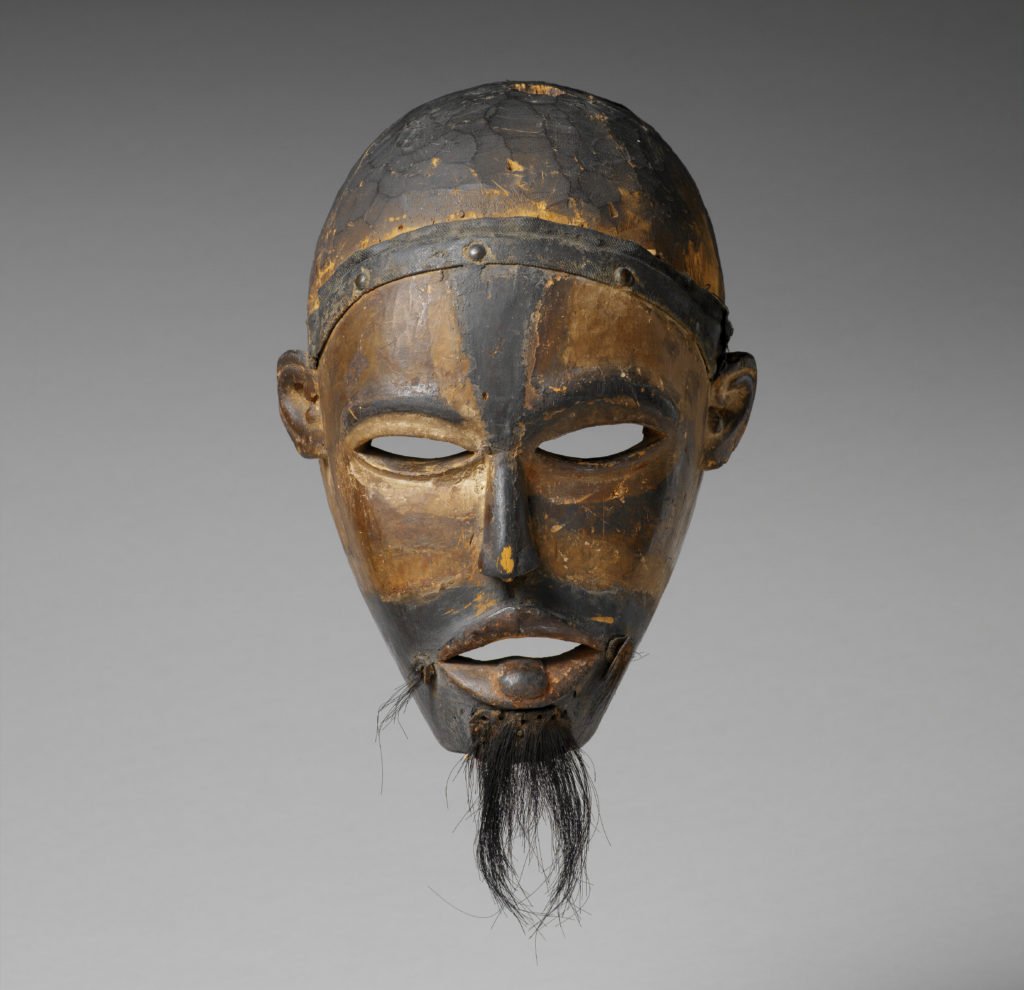 Kongo mask, Loango Coast (beginning of the 20th century). Photo by Patrick Gries, Valérie, ©musée du quai Branly.