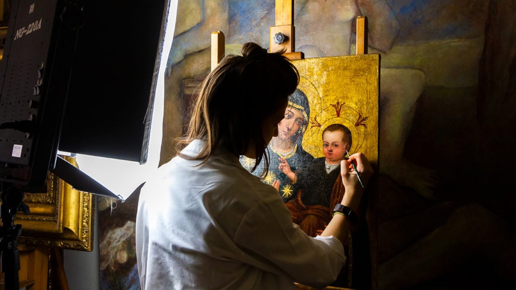 Restorer and technician Chiara Scognamiglio retouching a painting. Photo courtesy of Studio Merlini Storti.