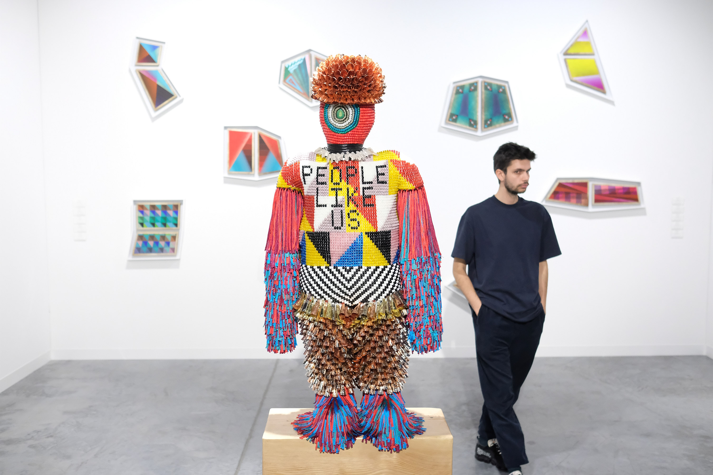 Art Basel Miami Beach's Opening Day Sees Collectors Defy Omicron, Drive  Sales - Bloomberg