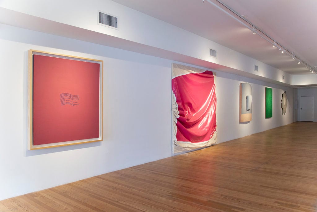 "Pop Minimalism Minimalist Pop" at the Moore Building (2018), installation view. Photo ©artists and estates, by Emily Hodes, courtesy of Gagosian.