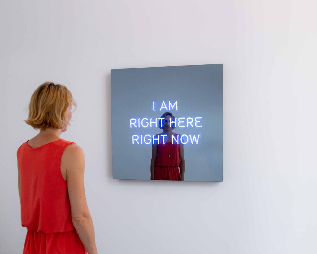 Jeppe Hein, <i>I AM RIGHT HERE RIGHT NOW</i>, 2018. Image courtesy of König Galerie.