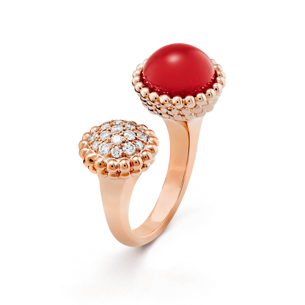 Perlée Couleurs “Between the Finger” ring in rose gold with carnelian and diamonds.
