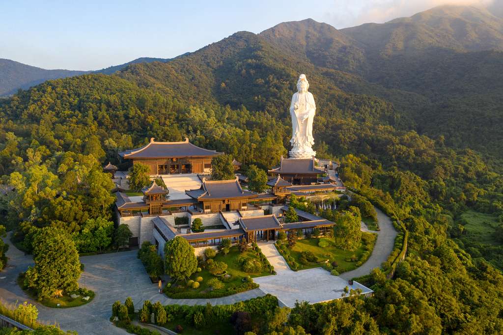 Tsz Shan Monastery. Photo by Mike Leung, courtesy of Flickr Creative Commons.