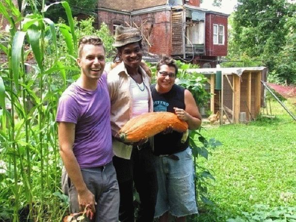 The Gete-okosomin squash, thought extinct, has been revived thanks to 800-year-old seeds discovered in an ancient clay pot. Photo by Eli Green, courtesy of Seedkeeping Tumblr.