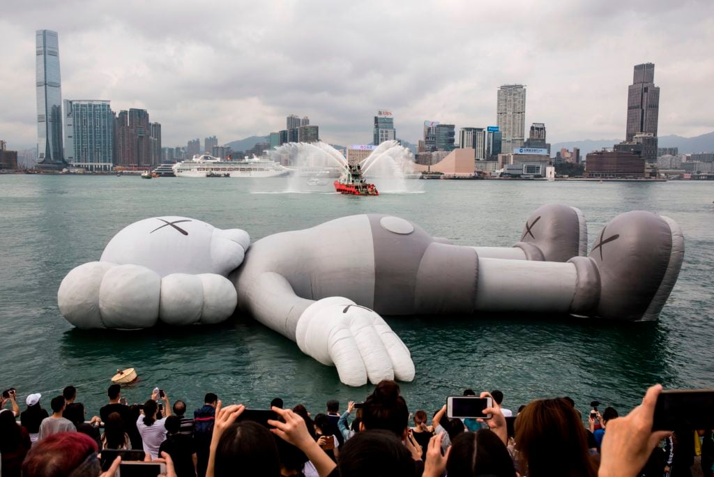 "KAWS: HOLIDAY" featuring Companion by US artist Brian Donnelly aka KAWS at Victoria Harbour, Hong Kong. Photo: Isaac Lawrence//AFP/Getty Images.