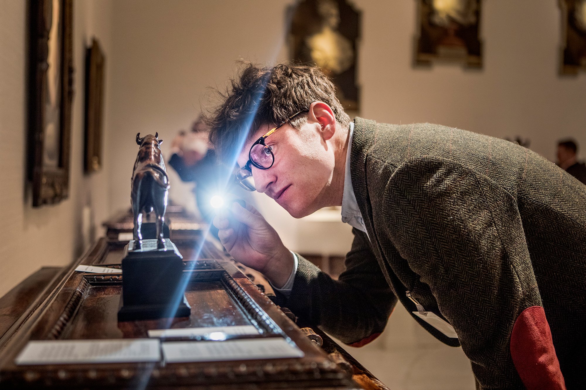 A member of the vetting committee at work at TEFAF Maastricht 2019. Photo by Loraine Bodewes courtesy of TEFAF Maastricht.