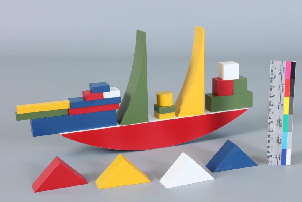 Alma Siedhoff-Buscher, Small Ship-Building Game (1923). Hersteller der Nachbildung/ Designer of the reconstruction: Naef Spiele AG.