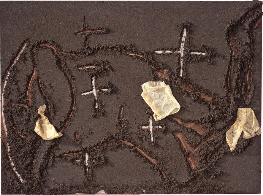 Antoni Tàpies, Tres draps (2001). Courtesy Galerie Boisserée. 