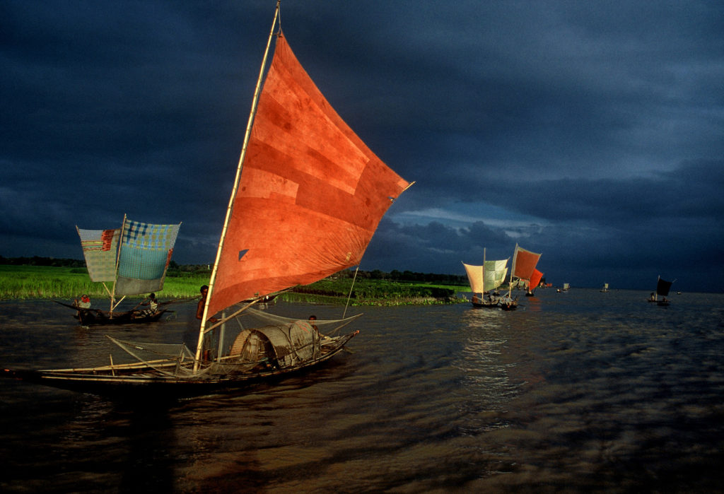 Shahidul Alam, <em>Ilish fishing</em> (2001). Courtesy Shahidul Alam/Drik/Majority World.