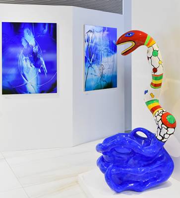 Swiss artist Manon Wertenbroek collaborated with La Prairie at Art Basel 2018 to pay tribute to sculptor Niki de Saint Phalle. Pictured here: Wertenbroek’s Mirror series and Sant Phalle’s Pouf serpent bleu. Photo courtesy La Prairie.