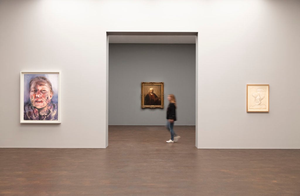 "Visions of Self: Rembrandt and Now," Installation view, 2019. From left to right: © Jenny Saville, © Succession Picasso/DACS, London 2019. Photo by Lucy Dawkins. Courtesy English Heritage, The Iveagh Bequest (Kenwood, London) and Gagosian.