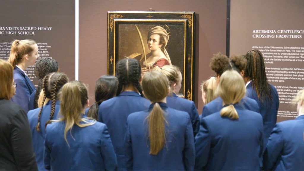 Students admire Artemisia Gentileschi, Self-Portrait as Saint Catherine of Alexandria (circa 1615–17). Photo courtesy of the National Gallery, London.
