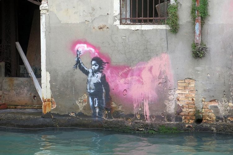 A possible new Banksy has been sighted in Venice. Photo by Lapo Simeoni.