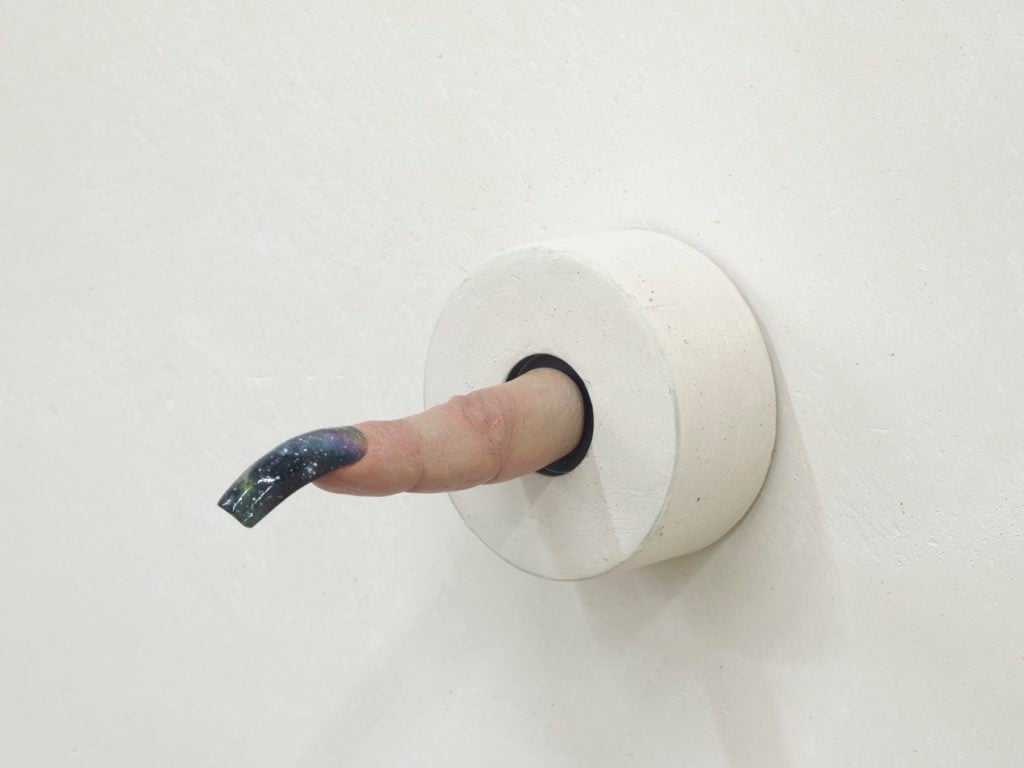 Mika Rottenberg, Finger (2018). Installation view: “Mika Rottenberg,” Goldsmiths Centre for Contemporary Art, London, 2018. Courtesy the artist and Hauser & Wirth. Photo: Andy Keats, 2018.