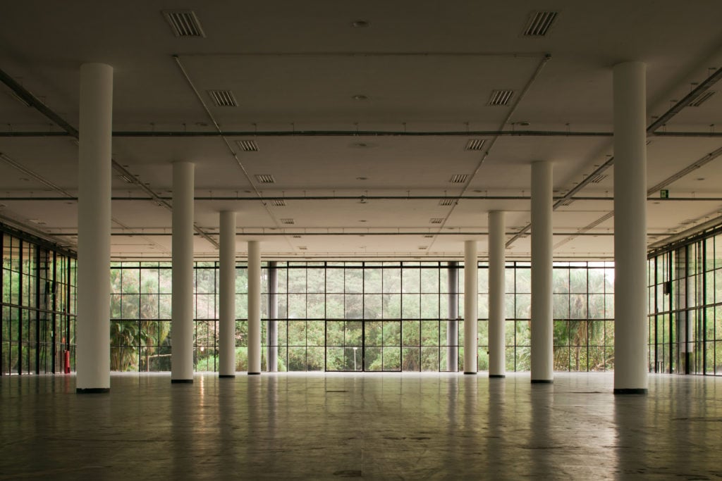 The ground floor of the empty Biennial Pavilion, 2017. © Pedro Ivo Trasferetti / Fundação Bienal de São Paulo.