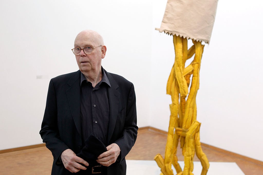 Opnemen Instrueren Stadium Claes Oldenburg, the Leading Pop-Art Sculptor Who Turned Hamburgers and  Erasers Into Whimsical Totems of the 20th Century, Has Died at 93