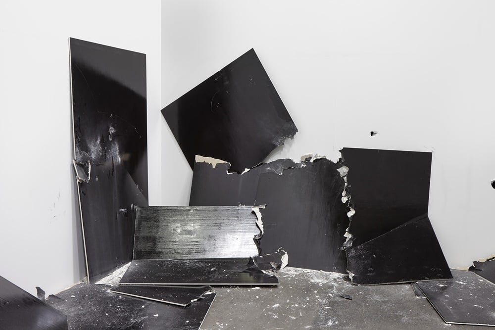 Steven Parrino, 13 Shattered Panels (for Joey Ramone), (2001) Industrial lacquer on gypsum plasterboard, in thirteen parts Overall dimensions variable © Steven Parrino. Photo: Sebastiano Pellion. Courtesy the Parrino Family Estate and Gagosian.