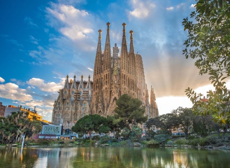 Gaudi’s Sagrada Familia Cathedral Has Operated Without Permission for ...