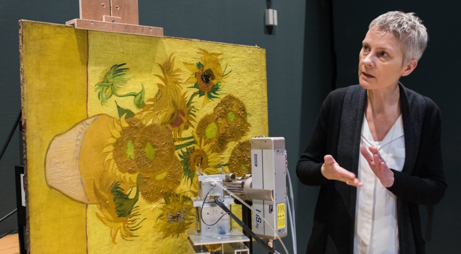 Experts Find Van Gogh S Fingerprints On His Famous Sunflowers And 4 More Surprising Discoveries From The Painting S Conservation