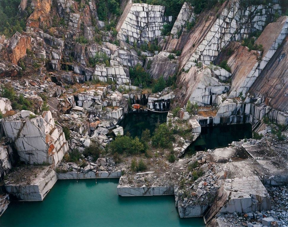 Edward Burtynsky, Rock of Ages #25, Abandoned Section, Adam-Pirie Quarry, Barre, Vermont (1991). Courtesy of Caviar20.
