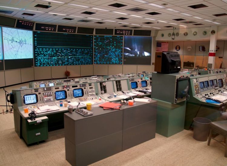 NASA Has Painstakingly Restored the Mission Control Room That Got ...