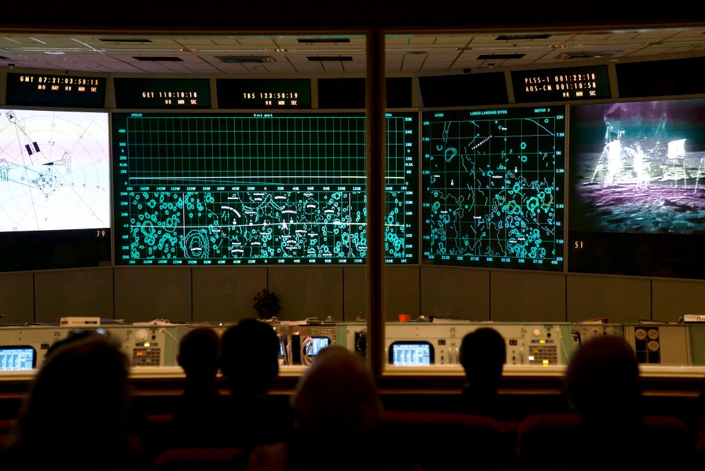 NASA Has Painstakingly Restored the Mission Control Room That Got ...