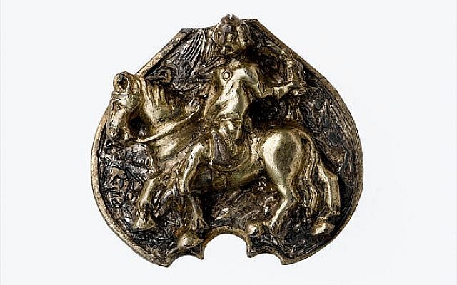 A fastener decorated with a falconer on horseback from the Colmar Treasure (first quarter of the 14th century). Photo courtesy of the Musée de Cluny – Musée national du Moyen Âge/Metropolitan Museum of Art.