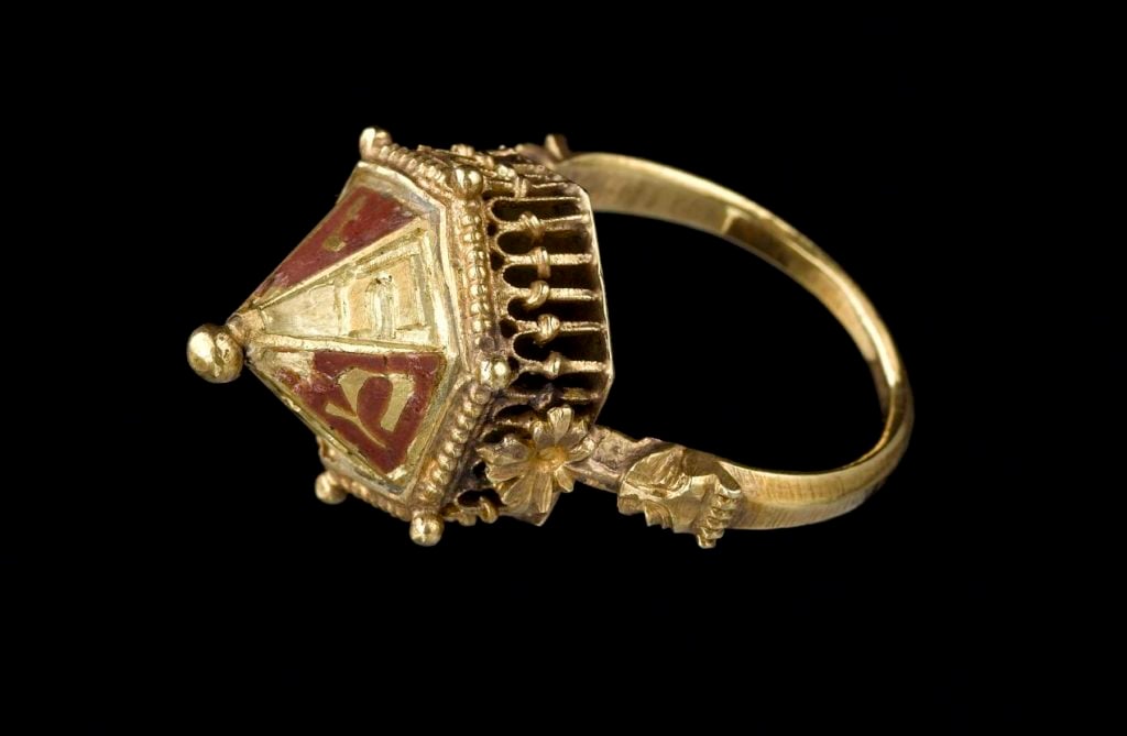 Jewish Ceremonial Wedding Ring from the Colmar Treasure (circa 1300). Photo by Jean-Gilles Berizzi, courtesy of the Réunion des Musées Nationaux.