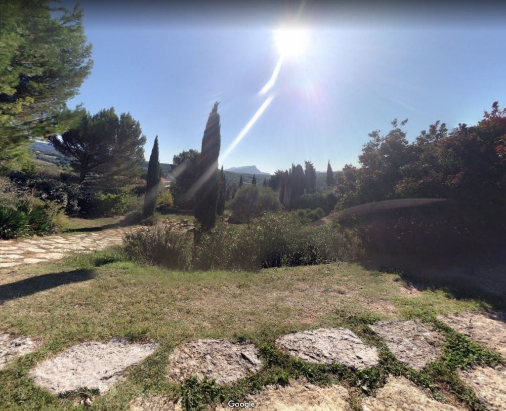 View of Mount Sainte-Victoire, from the "Terrain des Peintres" lookout spot, as seen on Google Street View.