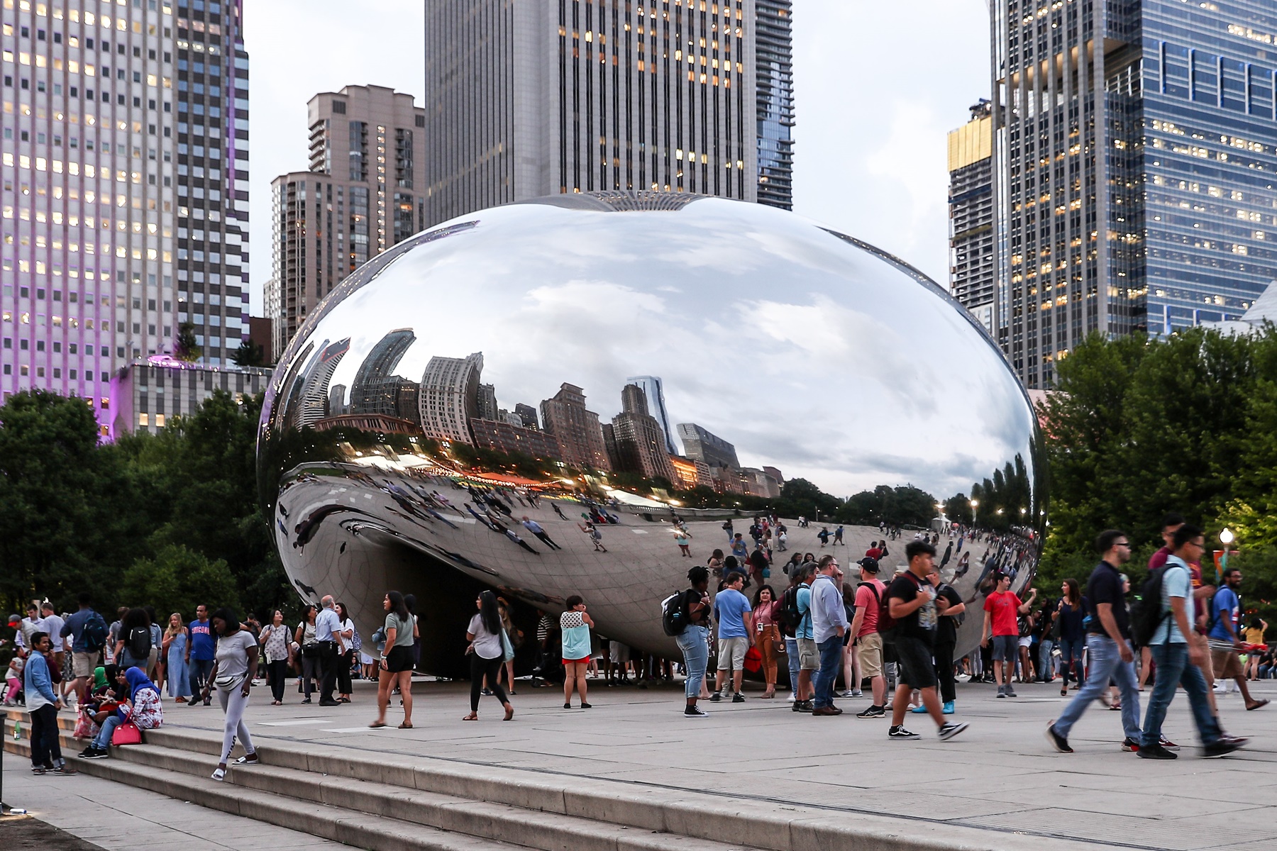 Featured image of post Anish Kapoor Sculpture Chicago - British artist anish kapoor has reached a settlement with the nra for using his reflective bean sculpture in one of their promotional videos.